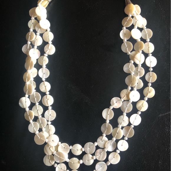 Round shell necklace - Picture 2 of 4